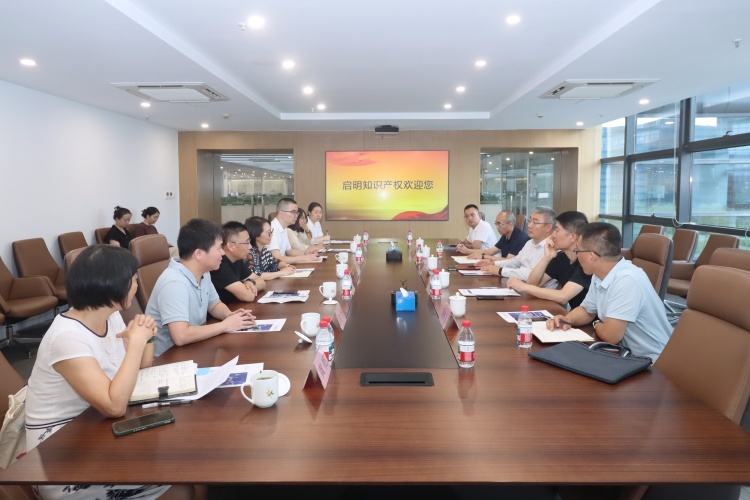 嘉興、包頭兩地政協(xié)領(lǐng)導(dǎo)蒞臨公司調(diào)研服務(wù)業(yè)發(fā)展